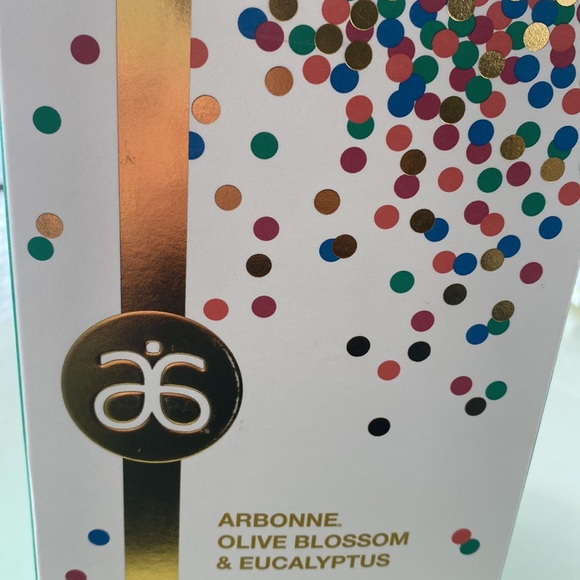 Arbonne Olive Blossoms Eucalyptus Gift Set Boxed cleansing body polish & butter - Picture 12 of 13